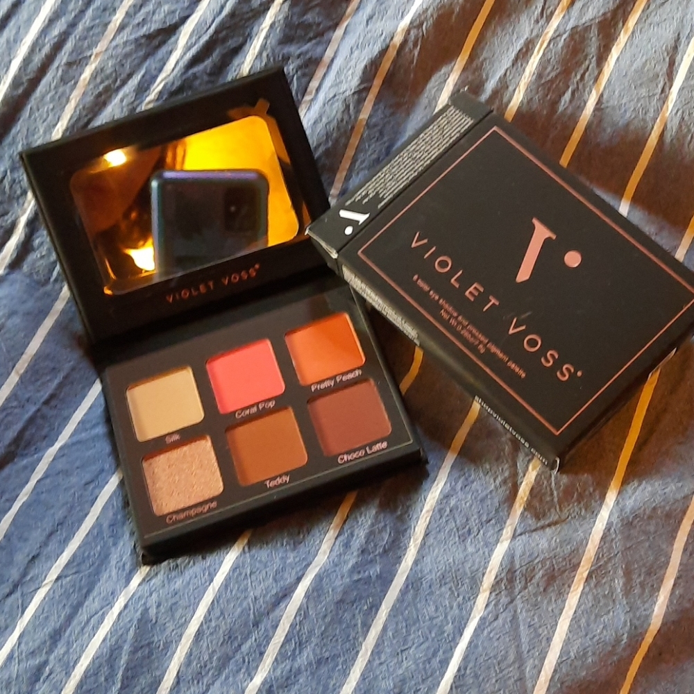 VIOLET VOSS Eyeshadow palette